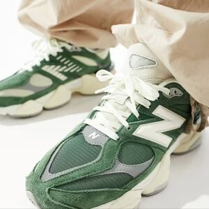 New Balance Women's Green Athletic Shoes